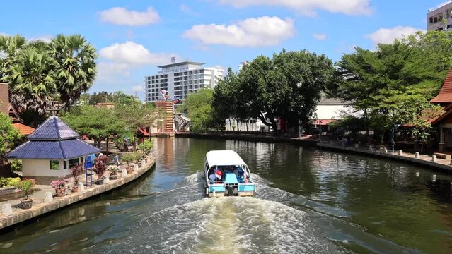 MELAKA, MALAYSIA - MAY 2, 2023: Melaka river cruise in the historical city of Melaka, Malaysia
