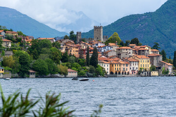 Fototapeta na wymiar Stadt und Landschaft bei Santa Maria Rezzonico, Comer See, Italien
