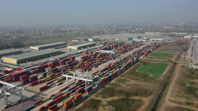 la logistica delle merci in Italia. Import Export.
L'nterporto di Padova, vista aerea dal drone