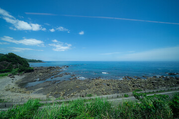 高知県の電車の窓から見える風景