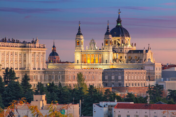 Fototapeta premium Image of Madrid skyline with Santa Maria la Real de La Almudena Cathedral and the Royal Palace during sunset.