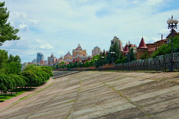 Obraz premium Panoramic landscape view of Obolon embankment in Kyiv, Ukraine. Skyscrapers in the background. Popular place for recreation among locals and tourists