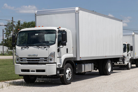 Isuzu F-Series FTR truck. Isuzu offers the FTR as a box or flatbed truck, or a hooklift model.