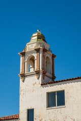 Fototapeta premium Old building on beach street, Santa Cruz, California, USA