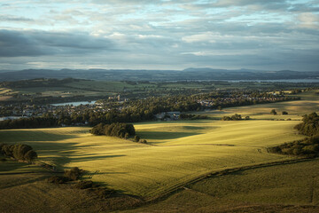 Obraz premium Morning view of a rural Scottish landscape and town with a castle. Linlithgow. Scotland