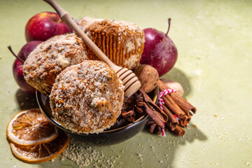 Apple pie crumble muffins