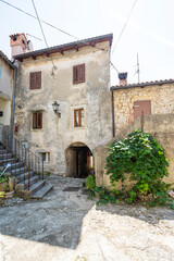 Fototapeta na wymiar The old stone houses in Moscenice, Croatia