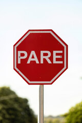 traffic stop sign in portuguese