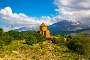 Fototapeta premium Akdamar Island in Van Lake. The Armenian Cathedral Church of the Holy Cross - Akdamar - Ahtamara - Turkey