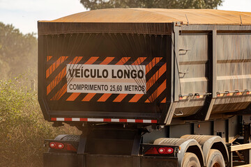 long vehicle warning 25.6 meters length in Brazilian Portuguese