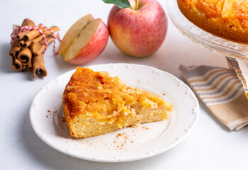 Caramelized apple cake is a delicious dessert. Turkish name; elmali kek