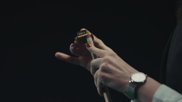 Customizing the head of the snooker cue to match.
