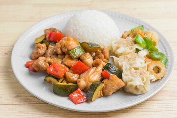 鶏肉と焼売のワンプレートランチ