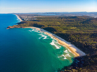 aerial panorama of beautiful alexandria bay in noosa national park with visible dangerous, deadly rip currents; unique national park with pristine beaches on the coast of pacific	 - obrazy, fototapety, plakaty
