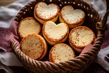 Obraz na płótnie Canvas love-shaped cake in a basket