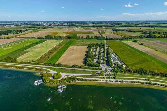 Ausblick auf das Erholungsgebiet Mandichosee s&uuml;dlich von Augsburg
