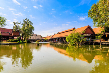 Fototapeta na wymiar Ayutthaya village floating market