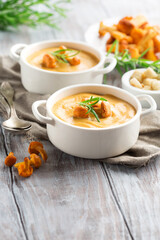 Soup with chanterelles and herbs