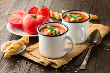 Tomato red pepper soup