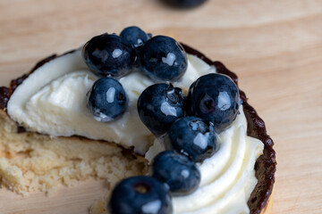 Tartlet with cream and blueberry flavor