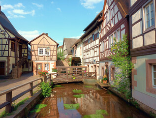 Historische Altstadt von Annweiler am Trifels mit Fachwerkh&auml;usern und dem Fluss Queich im Sommer an der Grenze zwischen Pf&auml;lzerwald und S&uuml;dlicher Weinstra&szlig;e in Rheinland-Pfalz, Deutschland. 