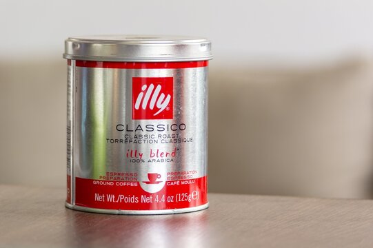 Aluminum jar with ground coffee Illy Classico, blend arabica roast