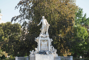 Obraz premium Mozart Monument in Vienna