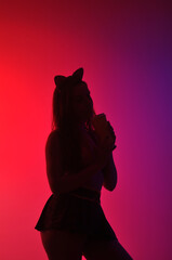 silhueta de bela mulher sexy dançarina sensual fetiche dança a noite 