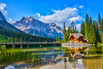 Fotobehang Emerald lake in the Canadian Rockies of Yoho National Park, British Columbia, Canada © ronniechua