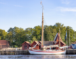 In 1920, the rescue boat RS 32 "Krager&oslash;" was built according to drawings by Colin Archer and is of the Vard&oslash;/Solli type.Here in Fredrikstad