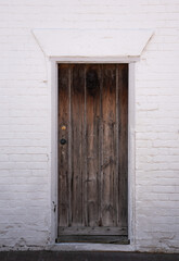 Obraz na płótnie Canvas Traditional English house front entrance