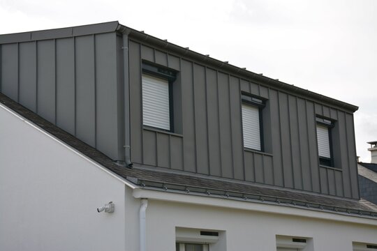 Sur&eacute;l&eacute;vation maison - Bardage de fa&ccedil;ade en zinc - Toiture en ardoises	