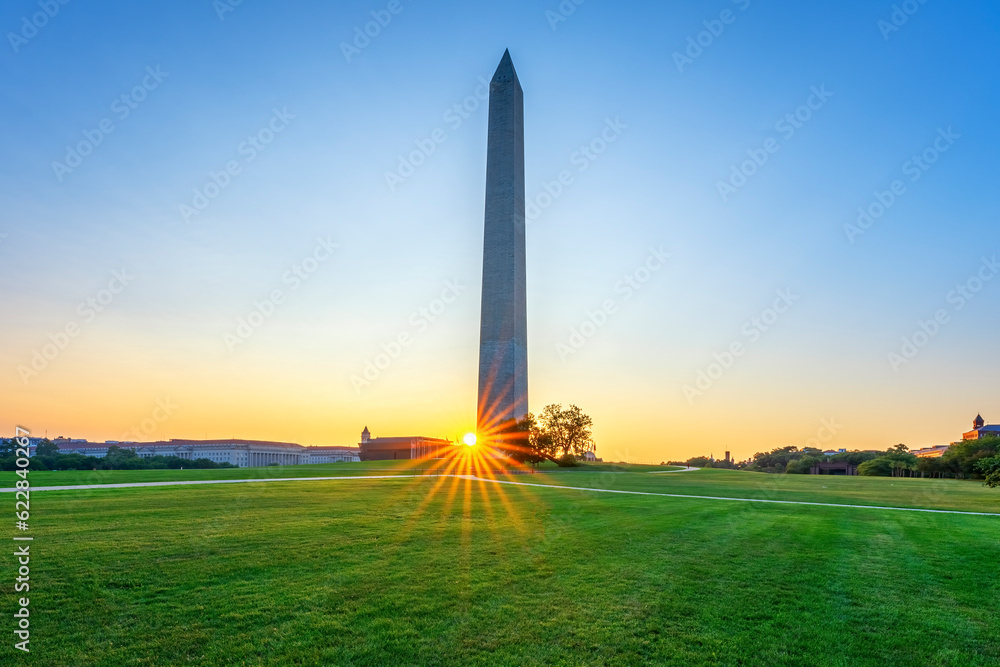 Wall mural sunrise on whashington monument,