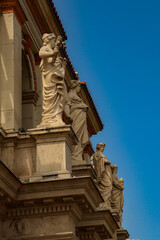 Fototapeta na wymiar Statuen, Gebäude, Stein, Budapest, Ungarn