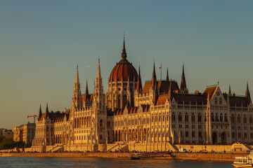 Fototapeta na wymiar Budapest Ungarn, Parlament, Gebäude, Golden Hour