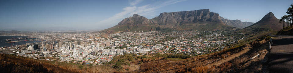 Fototapeta na wymiar Table Mountain from Signal hill in Cape Town