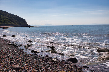 波打ち際に転がる石