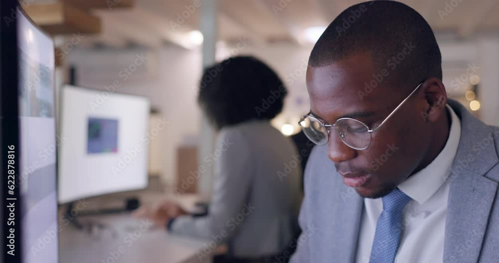 Aufkleber Face, computer and a business black man thinking in the office while working on problem solving at his desk. Technology, glasses and planning with a young male employee reading information online