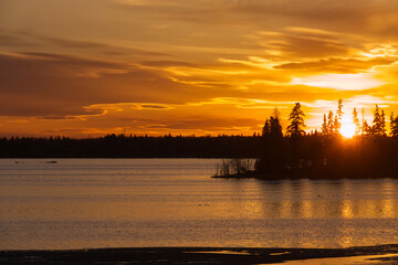 Naklejka premium A Colourful Sunset at Astotin Lake in April