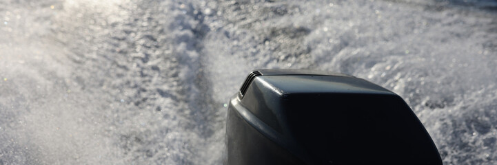 Obraz premium Rear view of speed boat or motor boat running high speed on sea or lake.