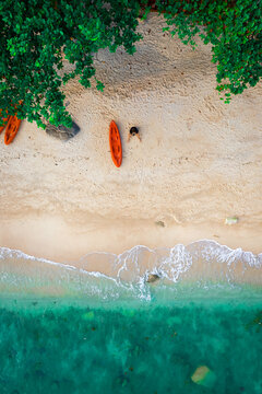 Seule sur une plage deserete paradisiqaque, calme et tranquilit&eacute;, Koh Tao, Tailande