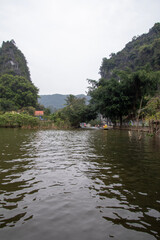 Fototapeta na wymiar Tam Coc river