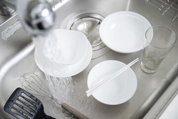 Image of water rate increase, etc. Clean and shiny clean kitchen sink after cleaning
