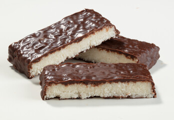 Dulce de coco con chocolate sobre fondo blanco. Coconut candy with chocolate on white background.