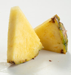Piña natural  cortada sobre fondo blanco. Natural pineapple cut out on white background.