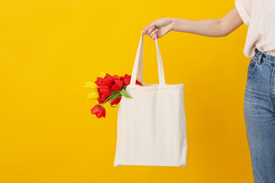 Tulips in a shopper bag in a girl's hand