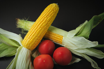 新鮮な夏野菜のかぼちゃ、とうもろこし、トマト