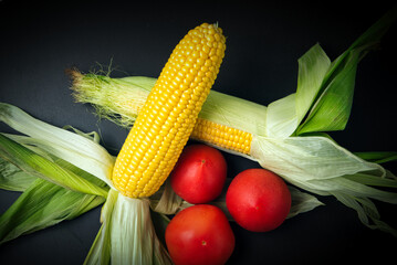 新鮮な夏野菜のかぼちゃ、とうもろこし、トマト