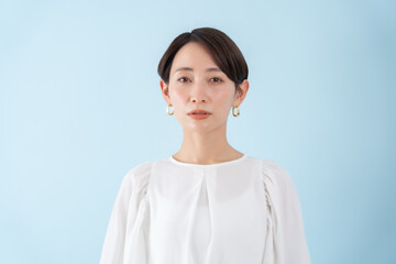 私服の日本人女性