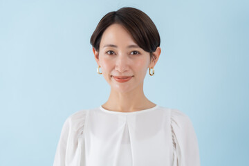 私服の日本人女性